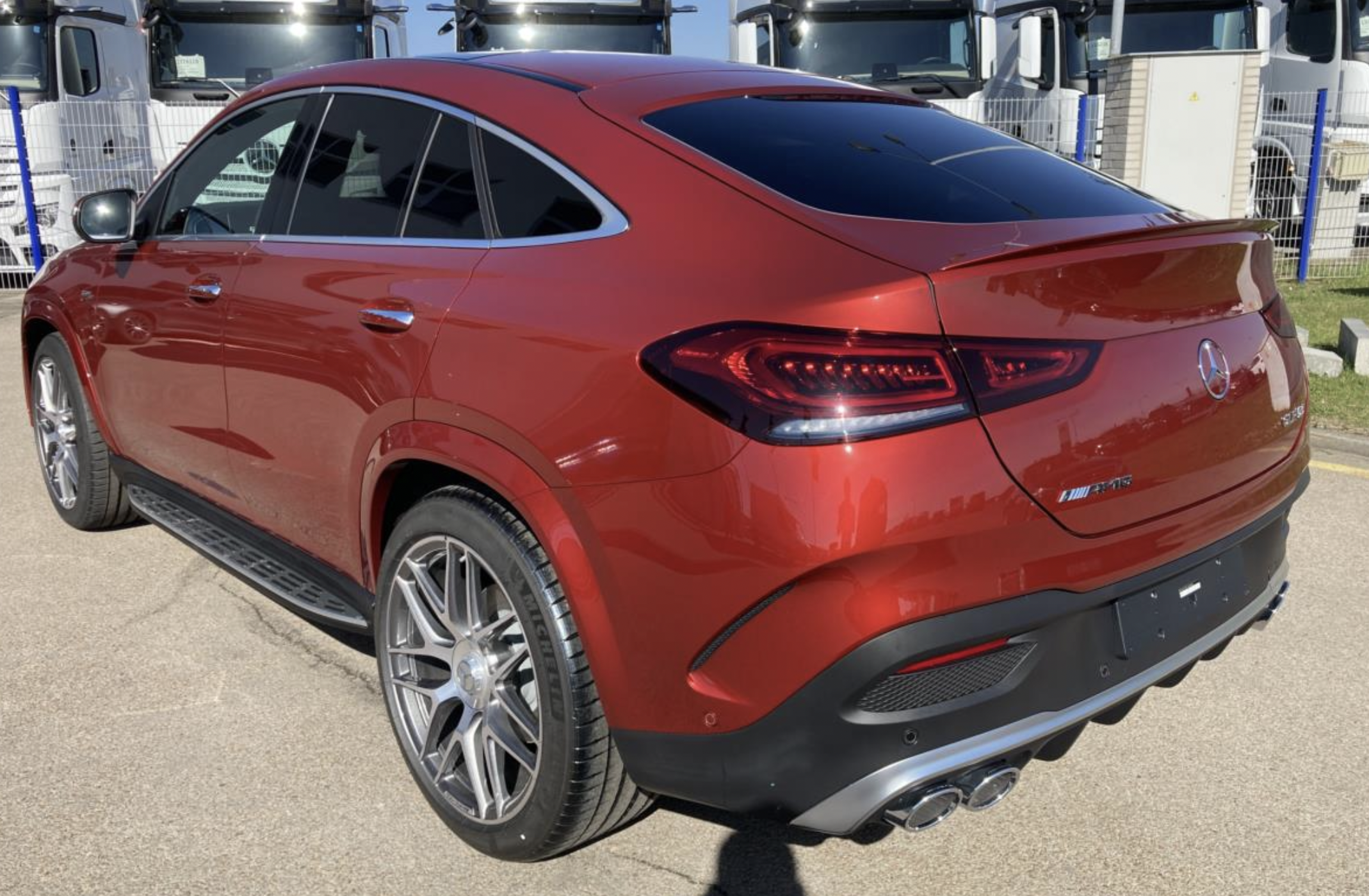 Mercedes GLE coupé 53 AMG | nové auto skladem | max výbava | červená hyacinth |sportovní luxusní SUV coupé | nákup online AUTOiBUY.com